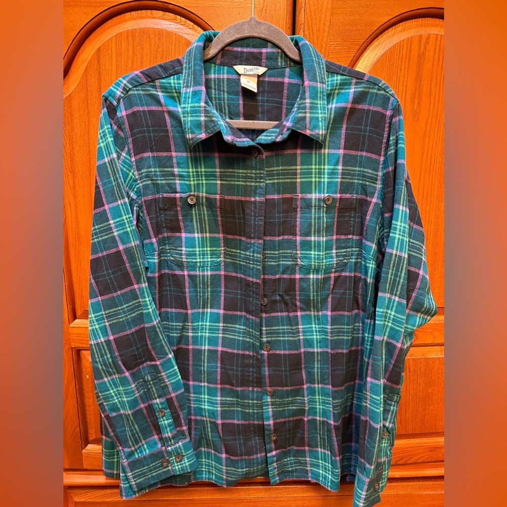 Duluth women’s free swinging flannel NEW without tags